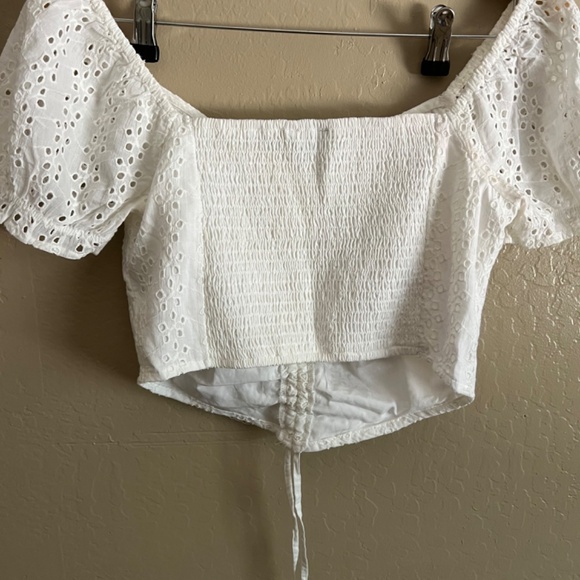 Hollister White Crop top and short set - Picture 3 of 6